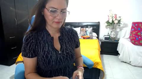 Snapshot of bella_ghisell chatting on 17, 10, 2025 Bella online show from 17, 10, 2025