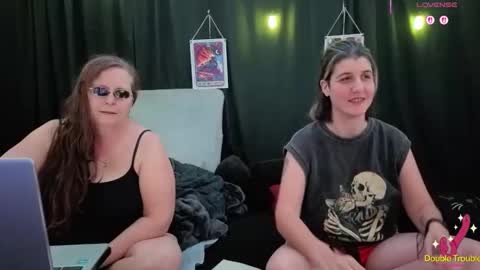 Bella James online show from 2, 12, 2025