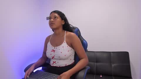 Snapshot of bella_jamez chatting on 18, 12, 2025 Isa online show from 18, 12, 2025