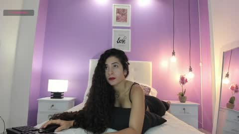 Bella Ponce  online show from 4, 1, 2025