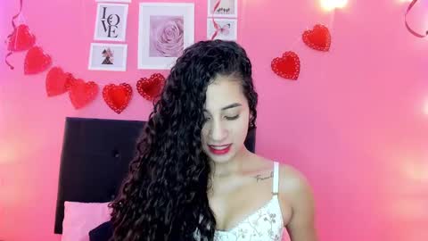 Bella Ponce  online show from 4, 3, 2025