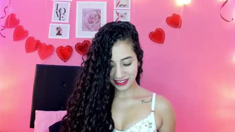 Bella Ponce  online show from 4, 3, 2025