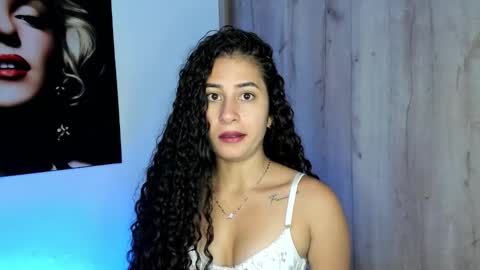 Bella Ponce  online show from 8, 10, 2025