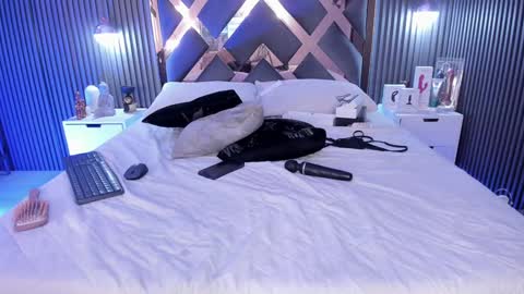 isabella online show from 8, 2, 2025