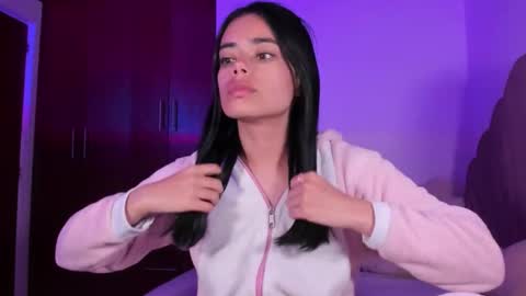 Snapshot of bella_sun_ chatting on 1, 11, 2025 Valeria Model Independent online show from 1, 11, 2025