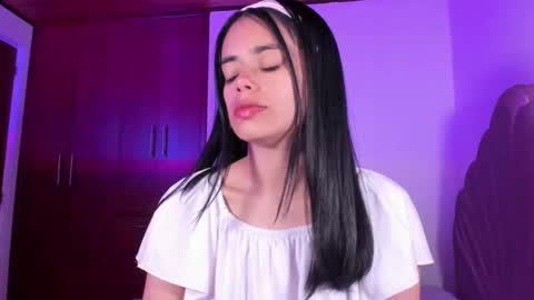 Snapshot of bella_sun_ chatting on 4, 11, 2025 Valeria Model Independent online show from 4, 11, 2025