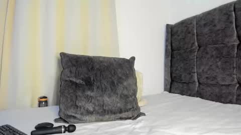 Bella sweetpea online show from 22, 11, 2025