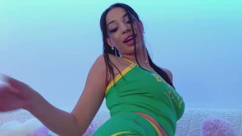 Bella online show from 9, 10, 2025