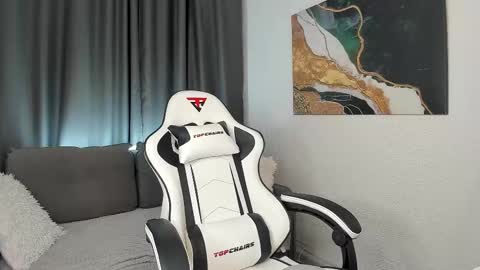 Hi I am Bella I am a first day here online show from 24, 10, 2025