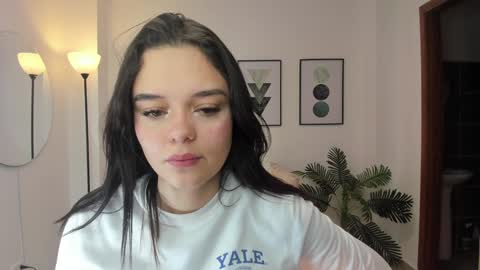  Bella Hadid  online show from 17, 12, 2024