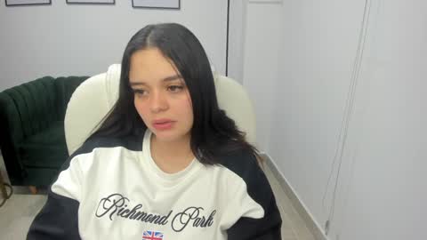  Bella Hadid  online show from 5, 1, 2025