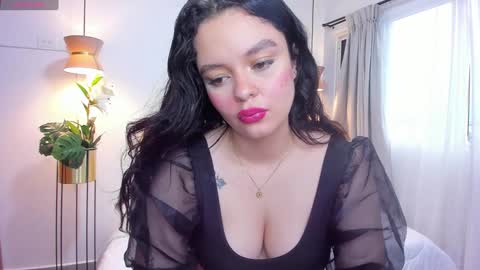  Bella Hadid  online show from 6, 2, 2025