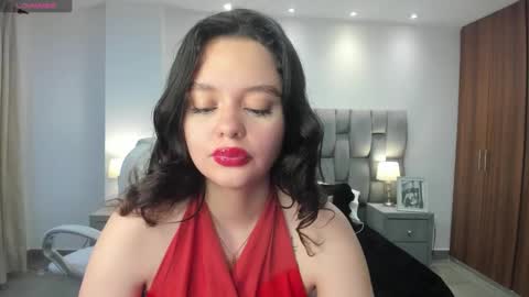  Bella Hadid  online show from 7, 2, 2025