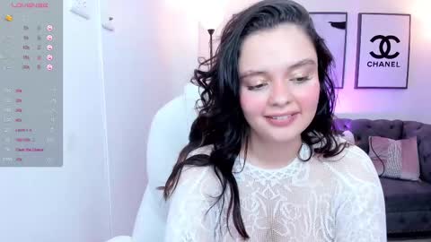 Bella Hadid  online show from 25, 2, 2025