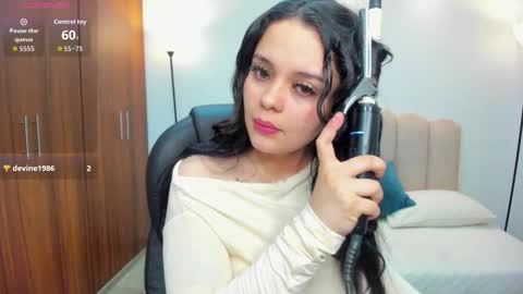  Bella Hadid  online show from 19, 9, 2025