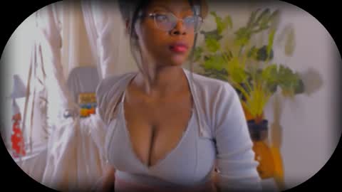 Snapshot of bellablakes18 chatting on 21, 9, 2025 Bellah Blakes-Sarah Scrumptious Lee online show from 21, 9, 2025