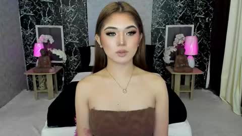 Snapshot of bellabrown_19xxx chatting on 5, 11, 2025 Bella online show from 5, 11, 2025