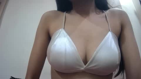 bellacrystall online show from 25, 1, 2025