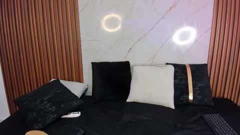 belladuboiss_ online show from 5, 12, 2024