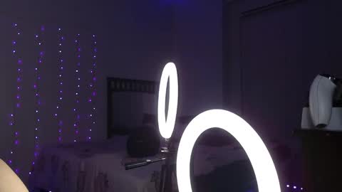 Bella Monroe online show from 25, 1, 2025