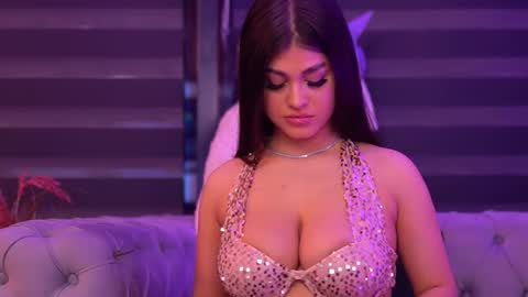 Bella online show from 9, 10, 2025