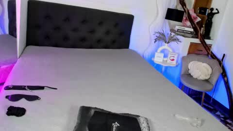 Bella Porch online show from 15, 2, 2025