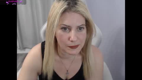 Snapshot of bellastar84 chatting on 25, 10, 2025 Starr40 online show from 25, 10, 2025