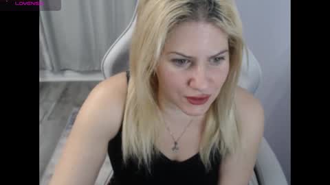 Snapshot of bellastar84 chatting on 26, 10, 2025 Starr40 online show from 26, 10, 2025