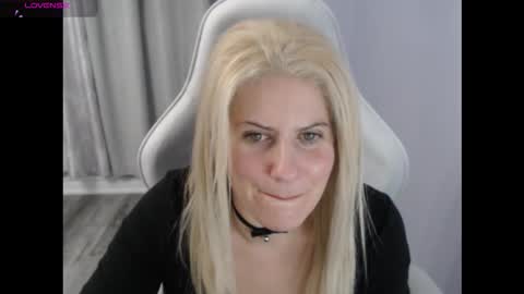 Snapshot of bellastar84 chatting on 30, 10, 2025 Starr40 online show from 30, 10, 2025