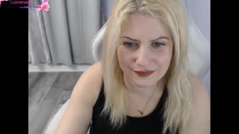 Snapshot of bellastar84 chatting on 17, 11, 2025 Starr40 online show from 17, 11, 2025