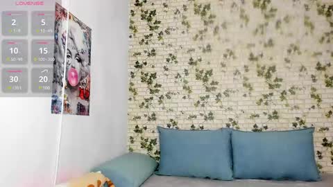 Snapshot of belle_hallle chatting on 8, 1, 2025 LucyJelly online show from 8, 1, 2025