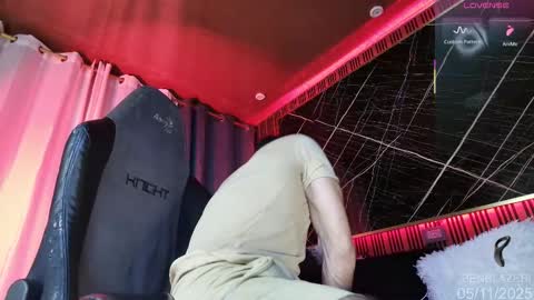 Snapshot of ben_blaze chatting on 5, 11, 2025 BEN online show from 5, 11, 2025