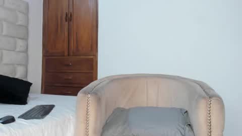    online show from 15, 10, 2025