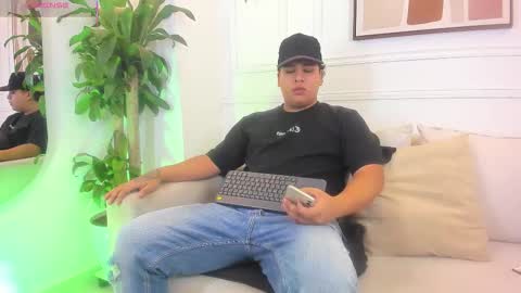 bennett_alejoo online show from 25, 9, 2025