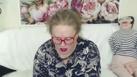 Snapshot of berryshickx chatting on 6, 11, 2025 BerryShickX online show from 6, 11, 2025