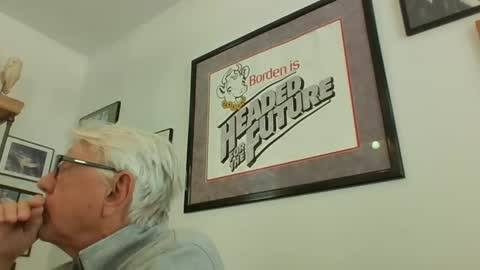 Snapshot of bestshot1951 chatting on 8, 1, 2025 bestshot1951 online show from 8, 1, 2025