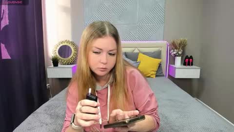 Mila Sweet online show from 17, 9, 2025