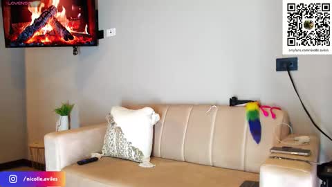 Nicolle Aviles online show from 4, 11, 2025