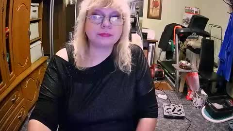 Snapshot of beverlycynia chatting on 27, 9, 2025 BeverlyCynia online show from 27, 9, 2025