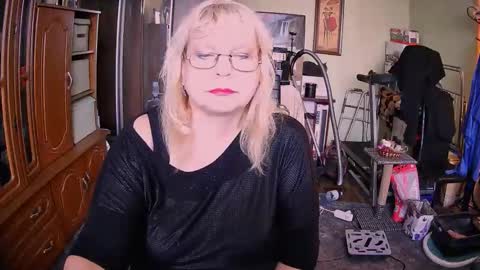 Snapshot of beverlycynia chatting on 29, 9, 2025 BeverlyCynia online show from 29, 9, 2025