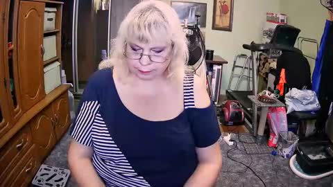 BeverlyQCynia online show from 18, 9, 2025