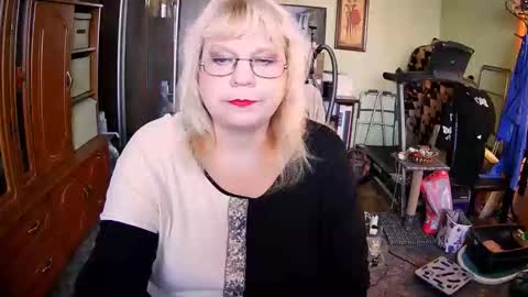 BeverlyQCynia online show from 4, 10, 2025
