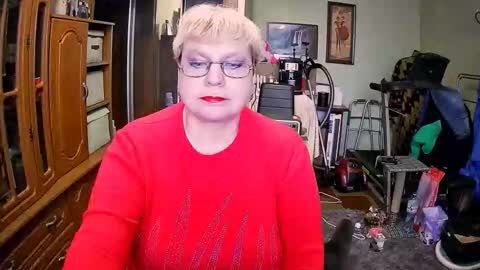 BeverlyQCynia online show from 6, 11, 2025