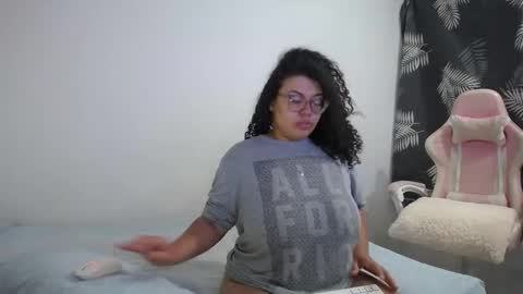 Snapshot of bianca_boobs chatting on 17, 10, 2025 Bianca Tuesday to Sunday from 2am to 6am UTC-5 online show from 17, 10, 2025