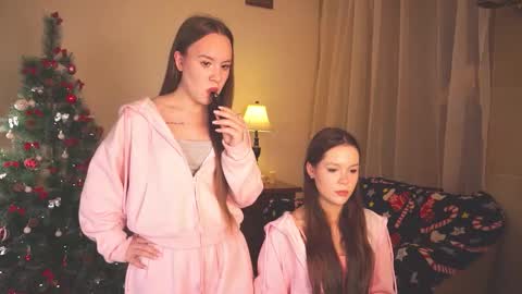 Snapshot of bibandboba_ chatting on 1, 12, 2025 Lisa and Alice online show from 1, 12, 2025