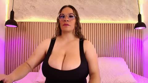 Snapshot of big_tits_in_your_face chatting on 15, 10, 2025 Tell me Sophia online show from 15, 10, 2025