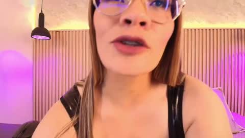 Tell me Sophia  online show from 18, 12, 2025