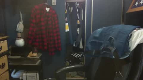 Snapshot of bigbeerdrinker1 chatting on 6, 11, 2025 bigbeerdrinker online show from 6, 11, 2025