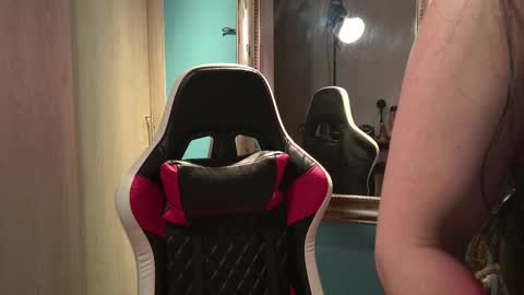 Snapshot of bigboottyxxx chatting on 1, 11, 2025 kyra Moor online show from 1, 11, 2025