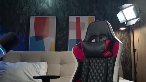 Snapshot of bigboottyxxx chatting on 8, 11, 2025 kyra Moor online show from 8, 11, 2025